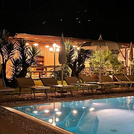 CASA SORRENTO, immerso nel verde a pochi passi dal centro Esterno foto