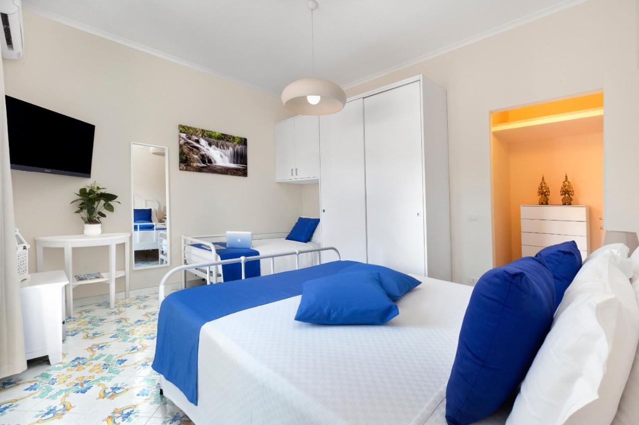 CASA SORRENTO, immerso nel verde a pochi passi dal centro Esterno foto