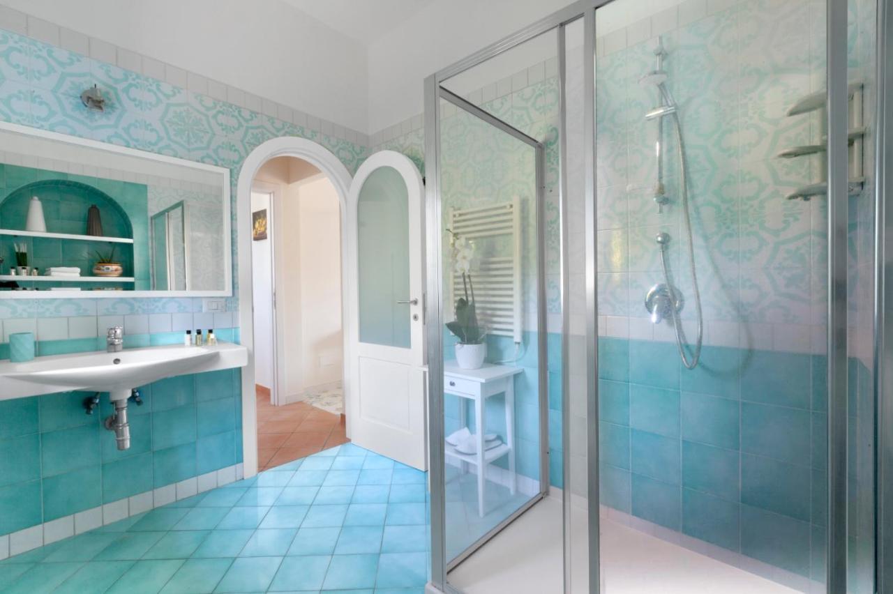 CASA SORRENTO, immerso nel verde a pochi passi dal centro Esterno foto